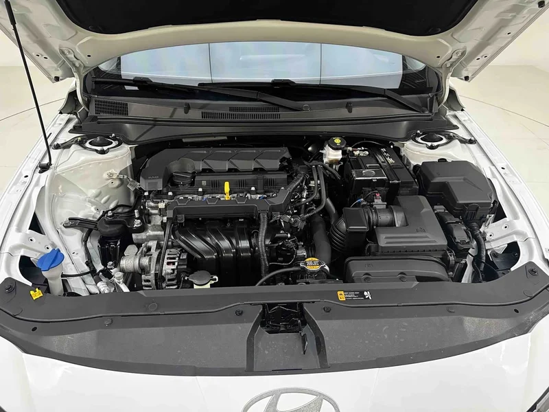 Hyundai Elantra — фото 18
