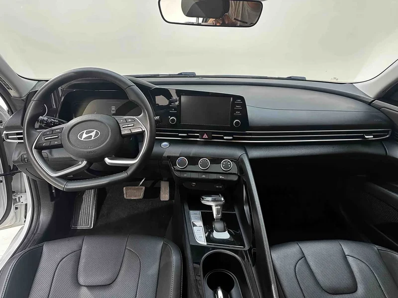 Hyundai Elantra — фото 29