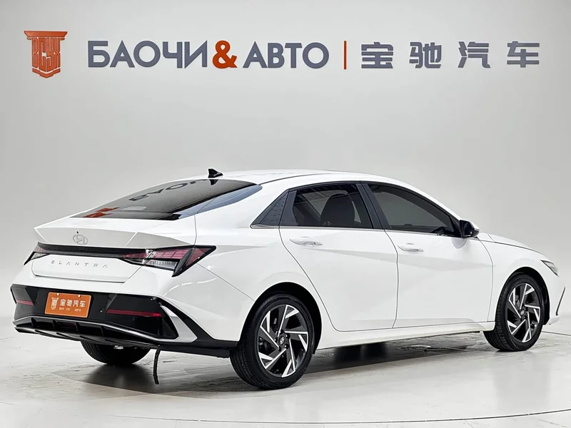 Hyundai Elantra — фото 4