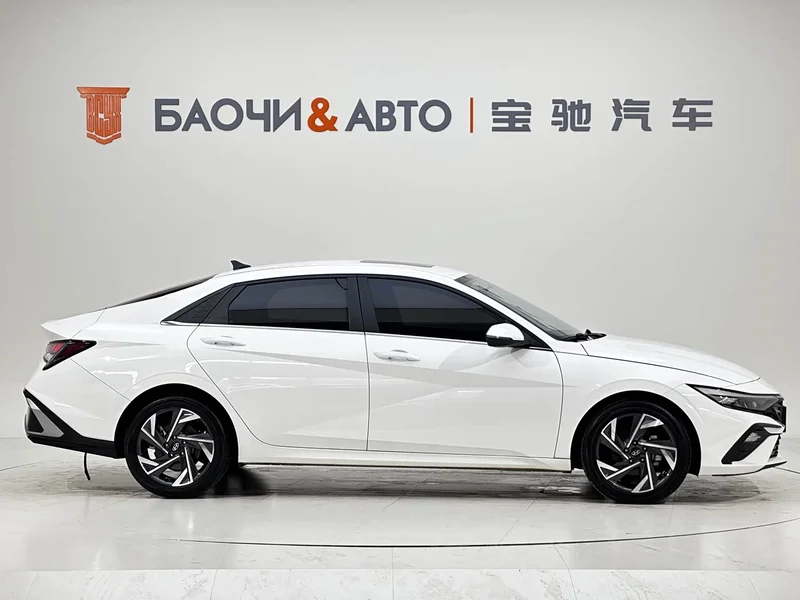 Hyundai Elantra — фото 7