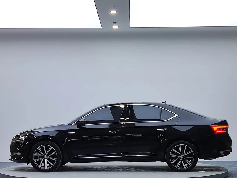 Skoda Superb — фото 5