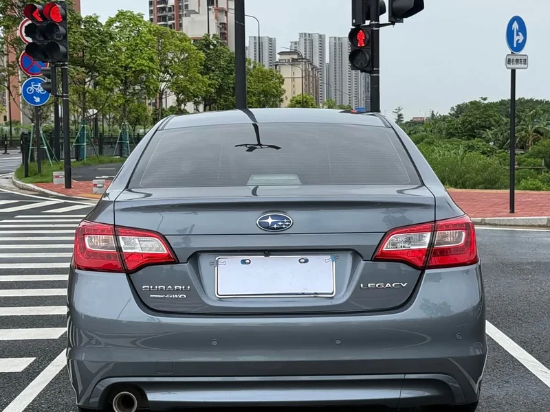 Subaru Legacy — фото 5