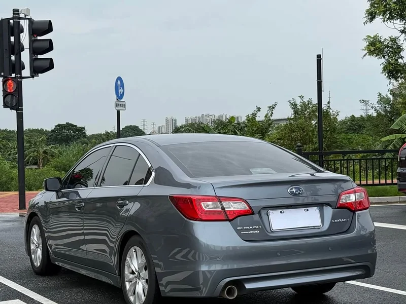 Subaru Legacy — фото 7
