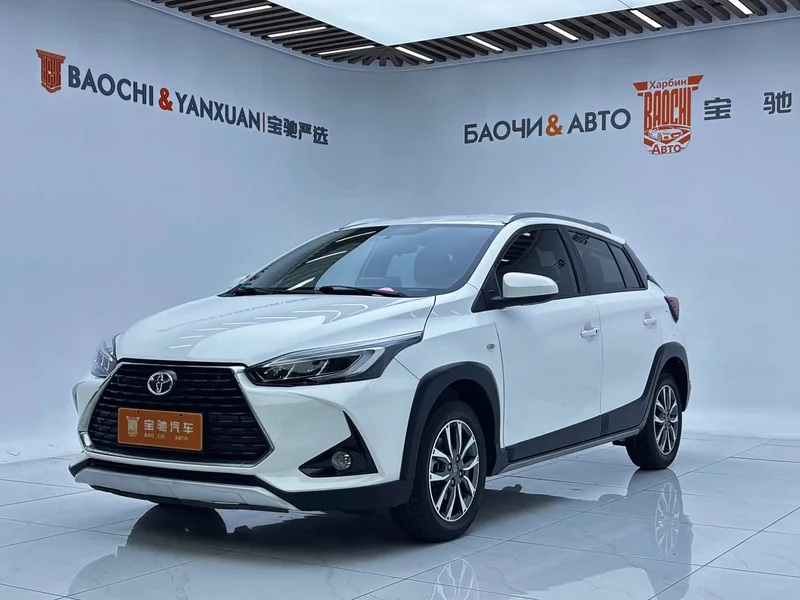 Toyota Yaris L — фото 1