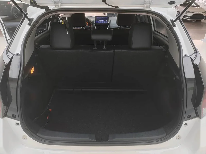 Toyota Yaris L — фото 12