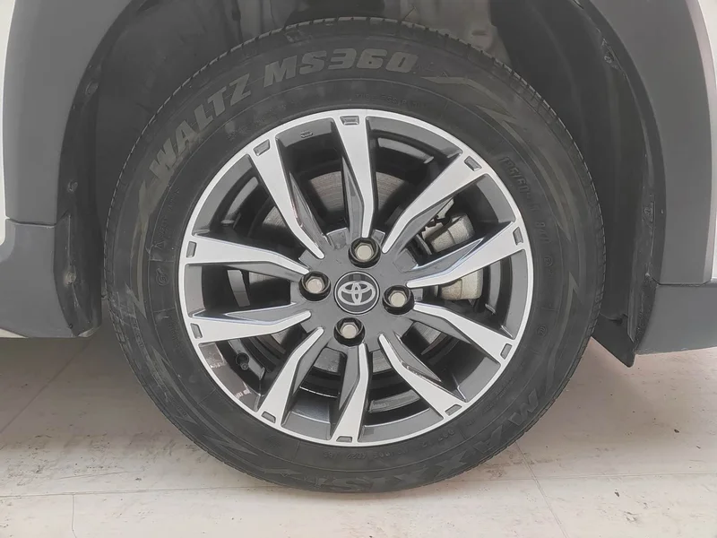 Toyota Yaris L — фото 14