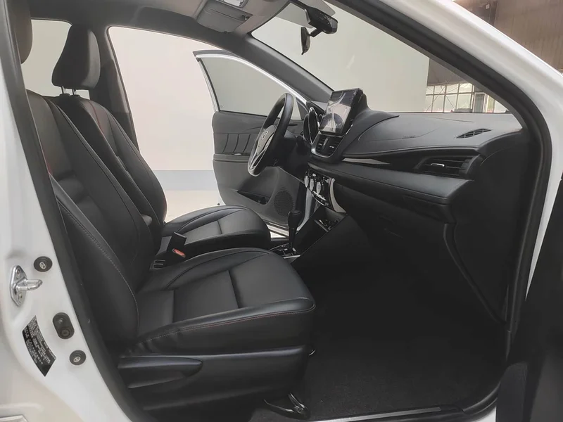 Toyota Yaris L — фото 15