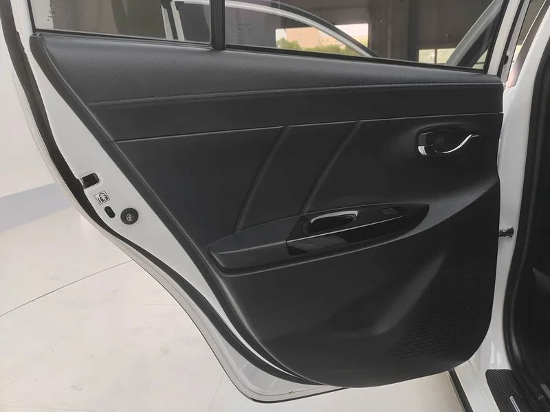 Toyota Yaris L — фото 17