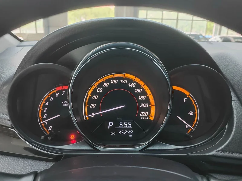 Toyota Yaris L — фото 21