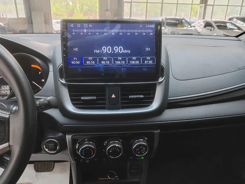 Toyota Yaris L — фото 9