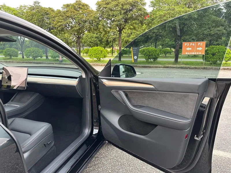 Tesla Model Y — фото 11