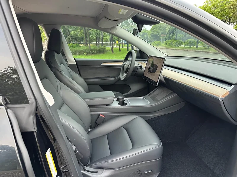 Tesla Model Y — фото 12