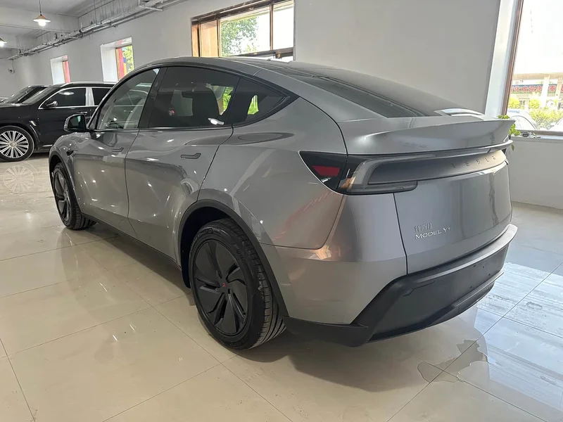 Tesla Model Y — фото 5