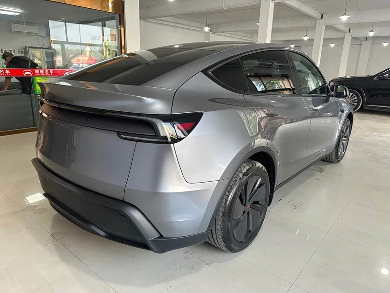 Tesla Model Y — фото 6