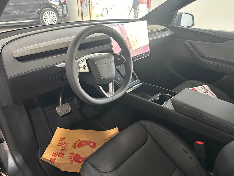 Tesla Model Y — фото 7