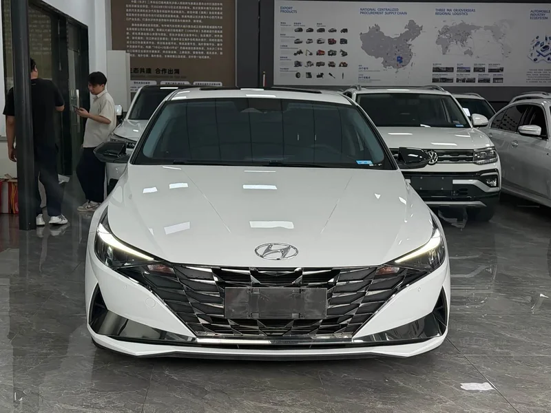 Hyundai Elantra — фото 2