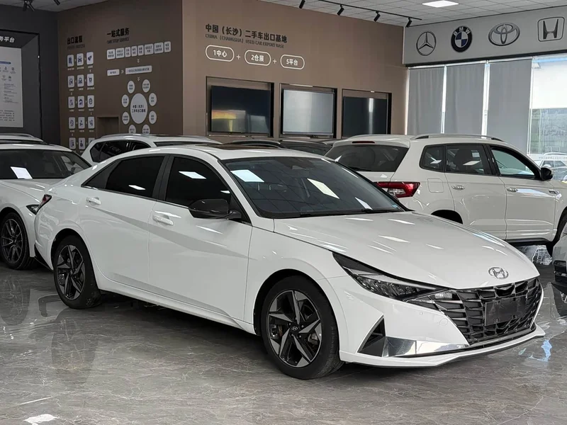 Hyundai Elantra — фото 3