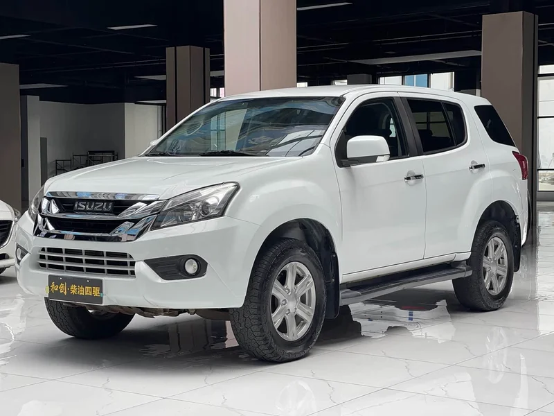 Isuzu mu-X Muxia