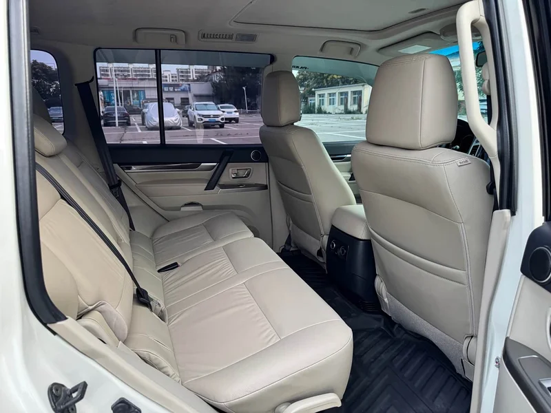 Mitsubishi Pajero (Imported) — фото 13