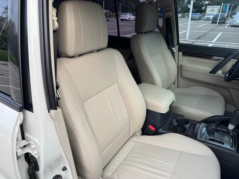 Mitsubishi Pajero (Imported) — фото 16
