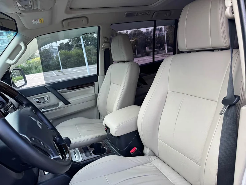 Mitsubishi Pajero (Imported) — фото 17