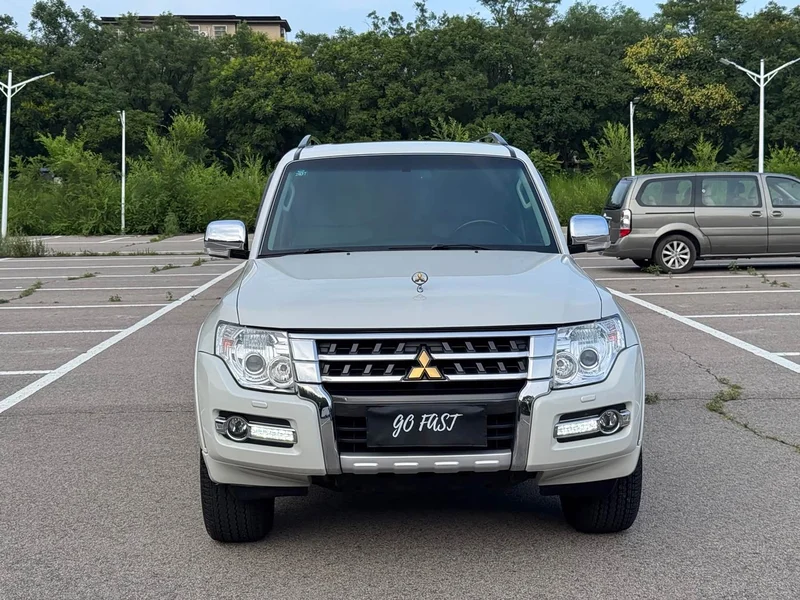 Mitsubishi Pajero (Imported) — фото 2