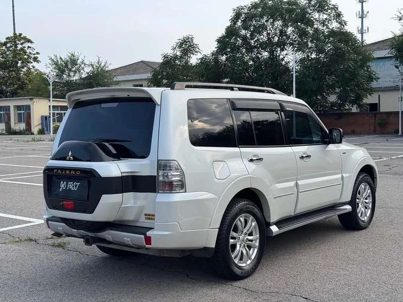 Mitsubishi Pajero (Imported) — фото 6