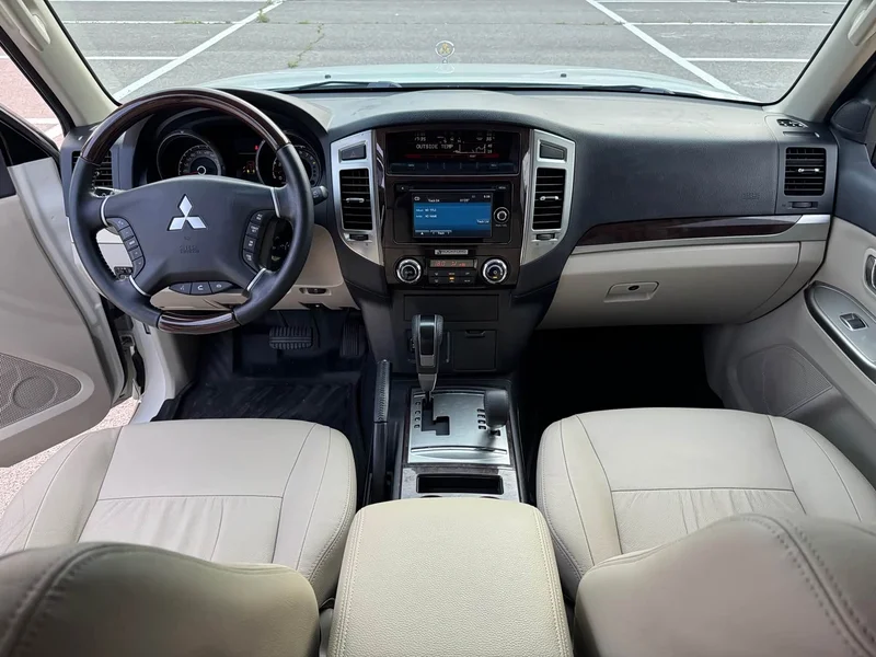Mitsubishi Pajero (Imported) — фото 10