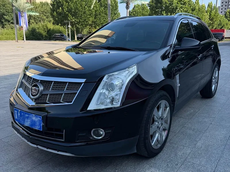 Cadillac SRX — фото 1