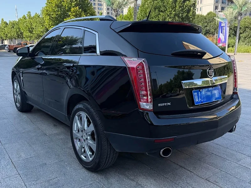Cadillac SRX — фото 4