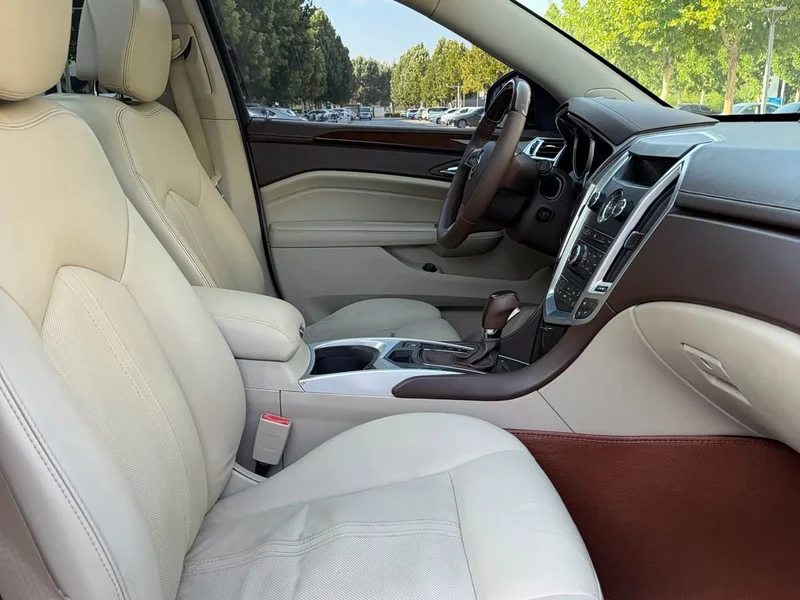 Cadillac SRX — фото 10