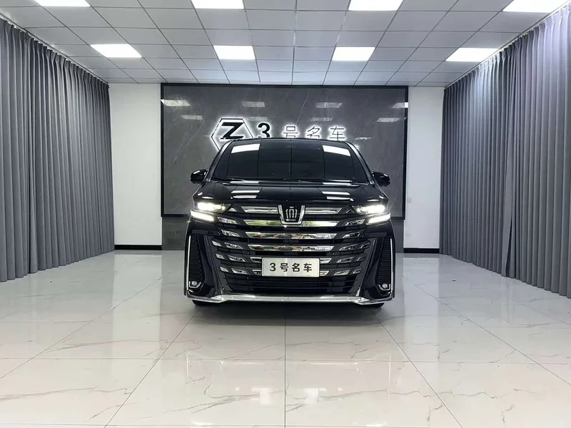 Toyota Vellfire — фото 1