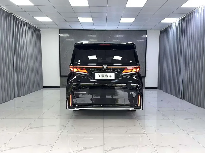 Toyota Vellfire — фото 2