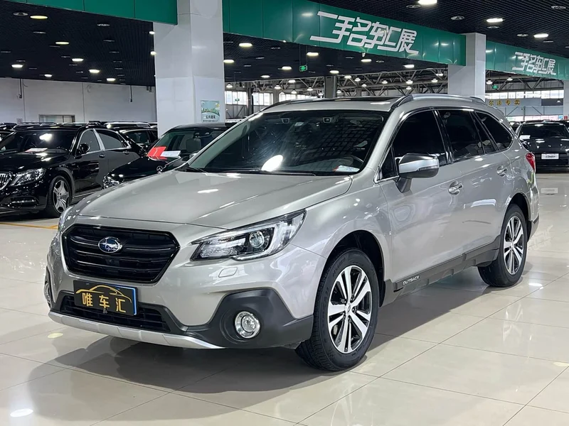 Subaru Outback — фото 1