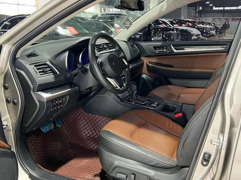 Subaru Outback — фото 13