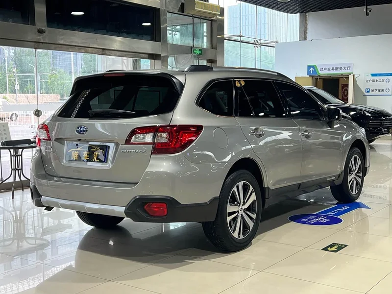 Subaru Outback — фото 4