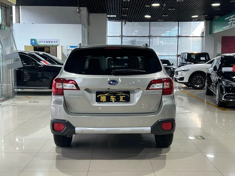 Subaru Outback — фото 5