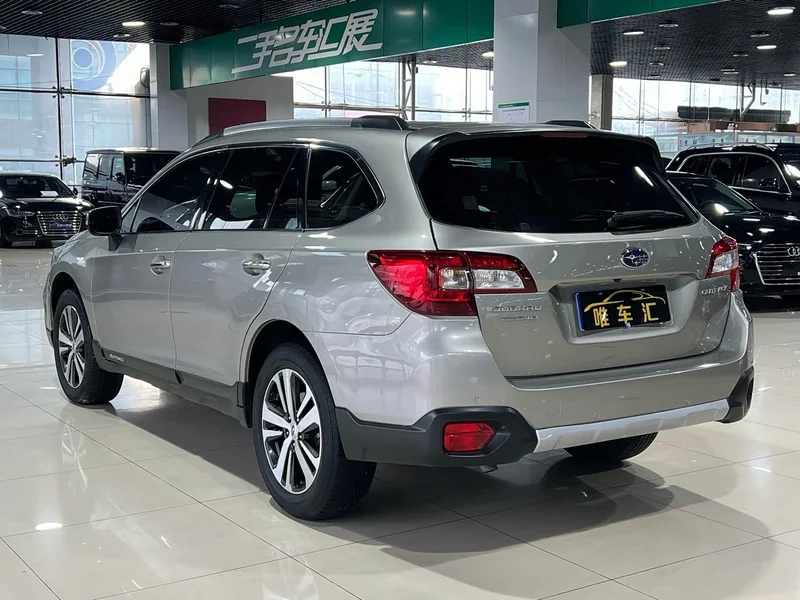 Subaru Outback — фото 6