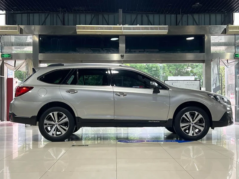 Subaru Outback — фото 7
