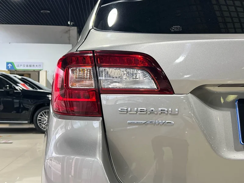Subaru Outback — фото 9