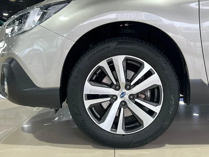 Subaru Outback — фото 10