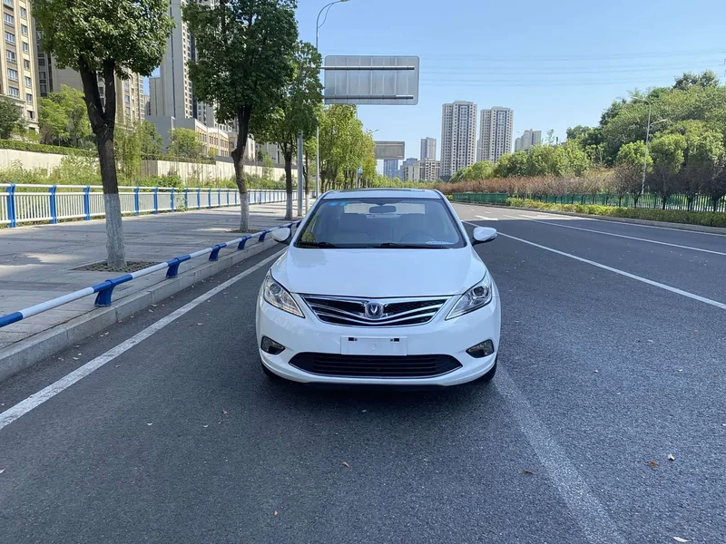 Changan Eado — фото 5