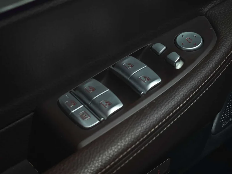 BMW 7-Series — фото 14