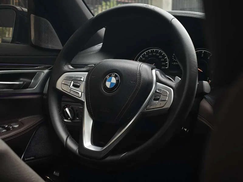 BMW 7-Series — фото 10