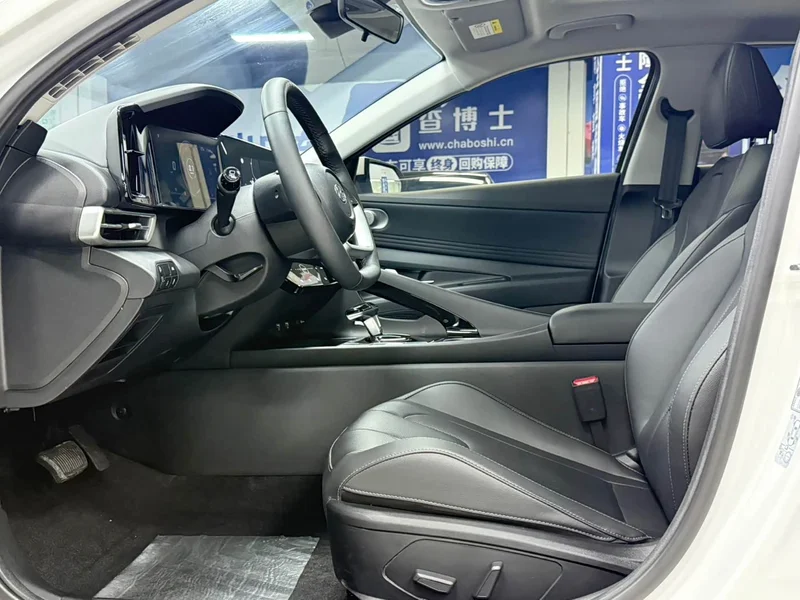 Hyundai Elantra — фото 17