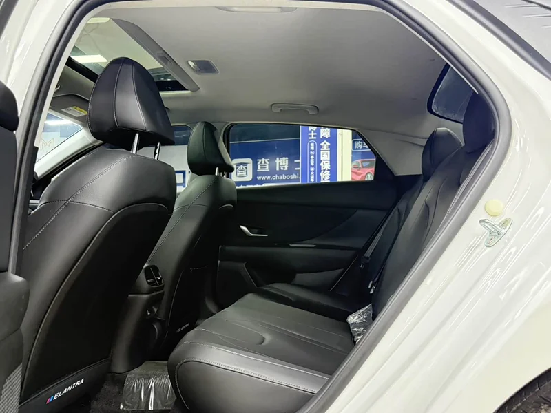 Hyundai Elantra — фото 18