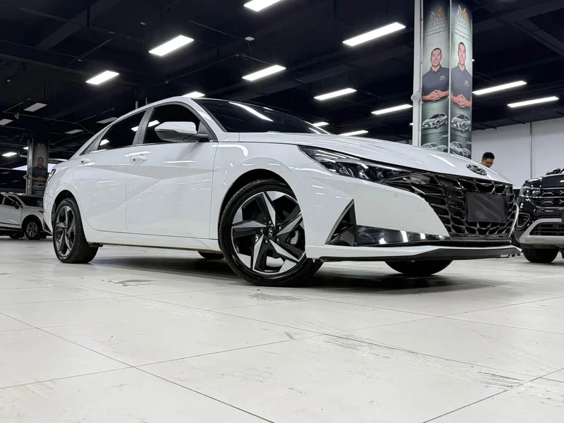 Hyundai Elantra — фото 2