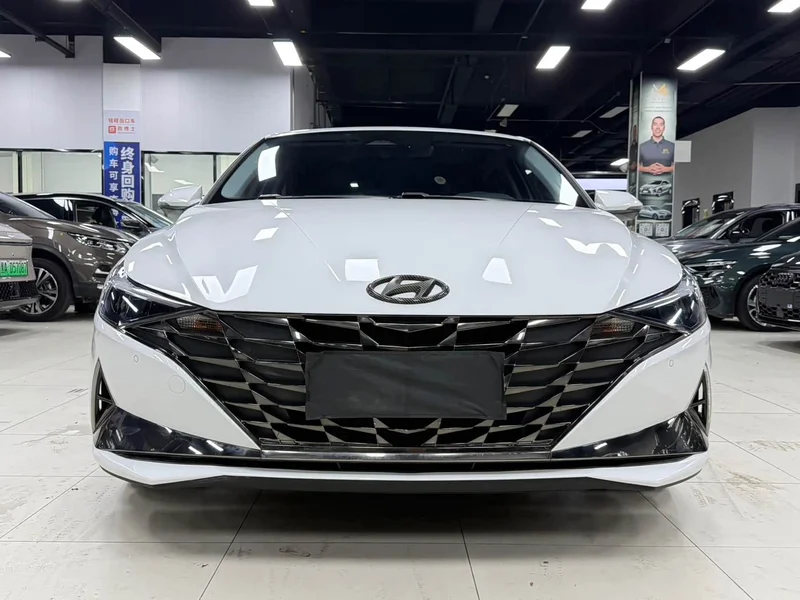 Hyundai Elantra — фото 3