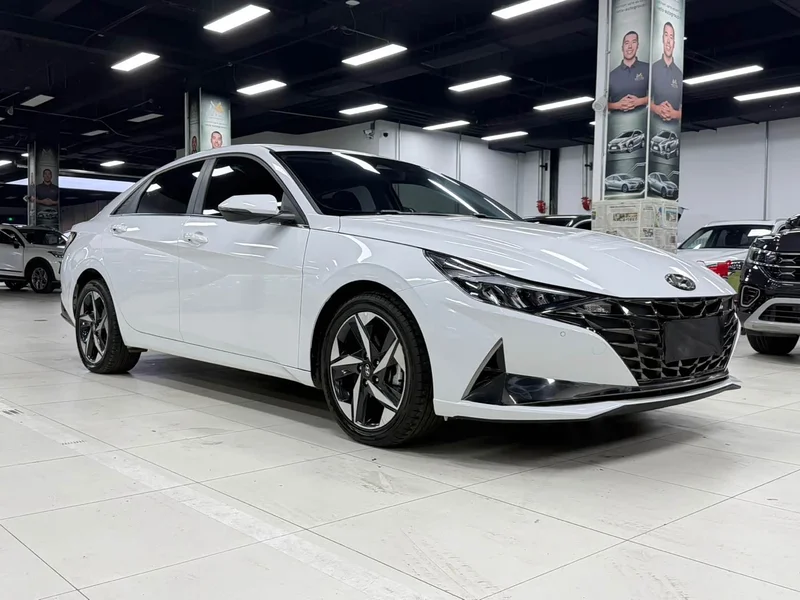 Hyundai Elantra — фото 4