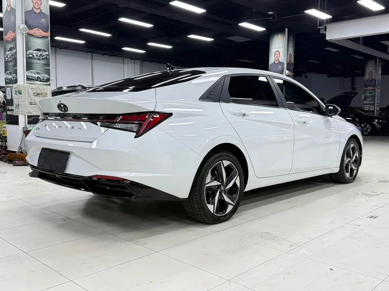 Hyundai Elantra — фото 5